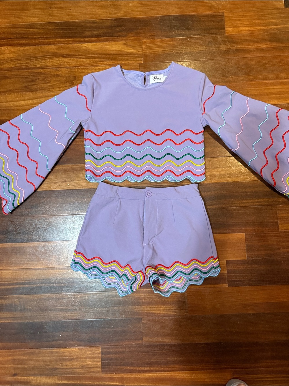 Lola & the Boys RAINBOW WAVE SHORT SET PURPLE
Size 10